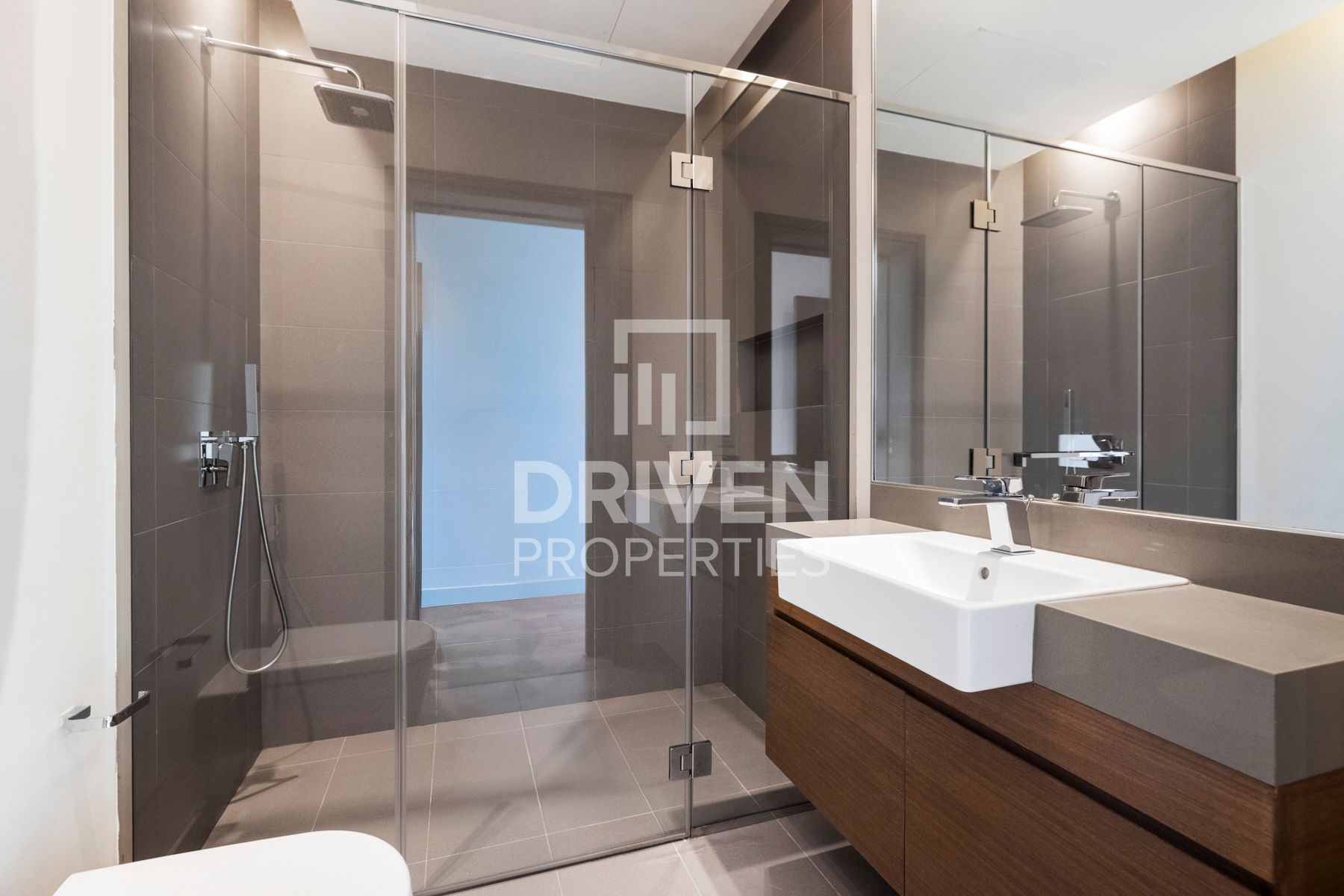 Coca-Cola Arena View Ready to move in Spacious