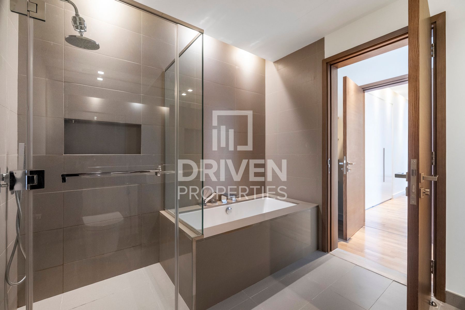 Coca-Cola Arena View Ready to move in Spacious