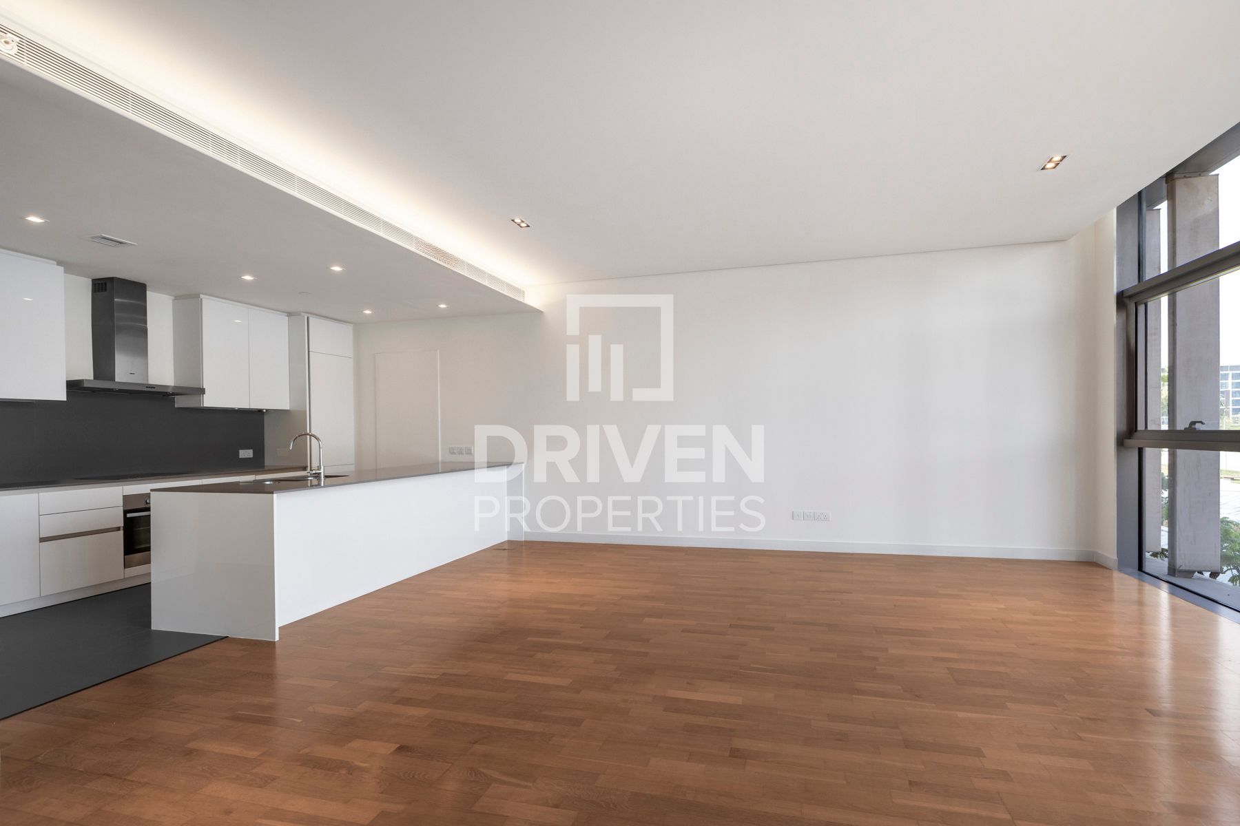 Coca-Cola Arena View Ready to move in Spacious