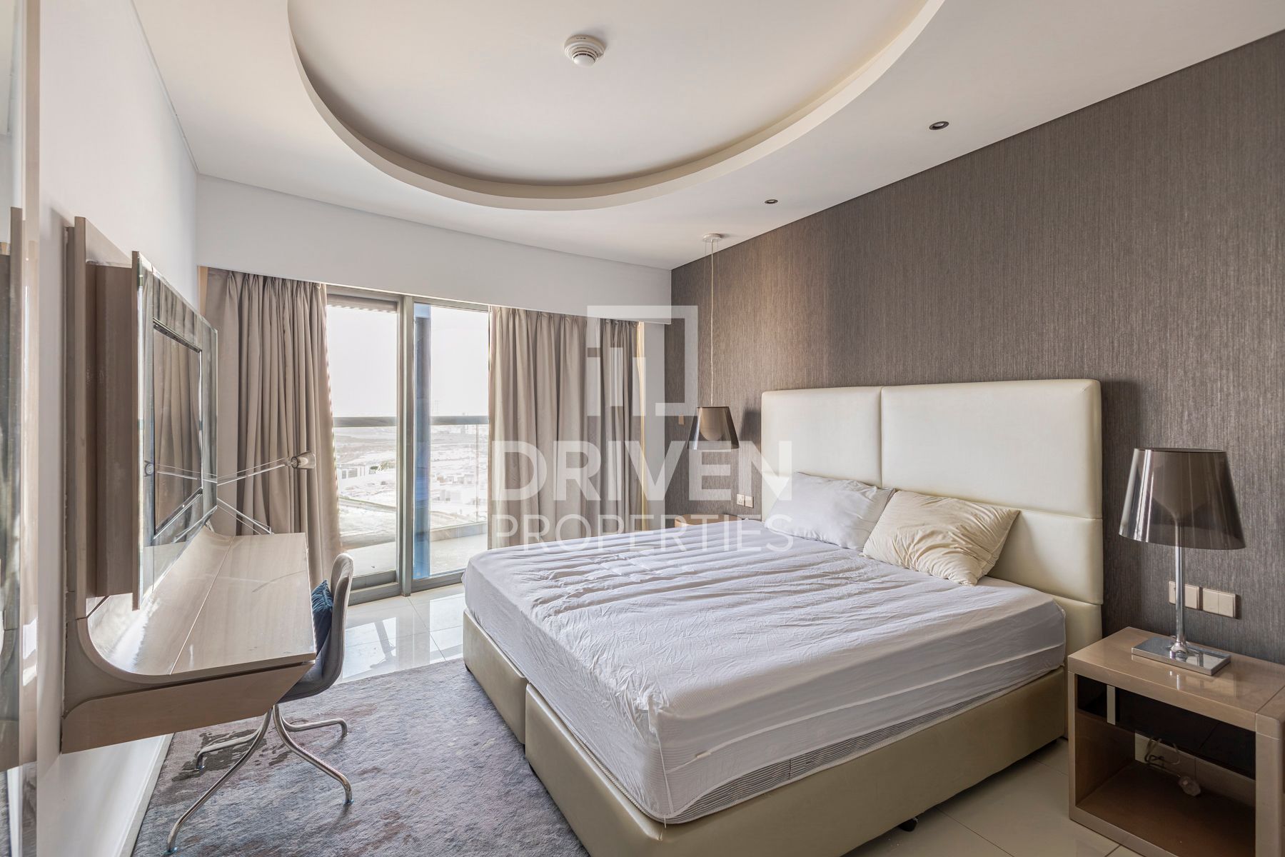 High Floor Expansive Layout Ready to Move in