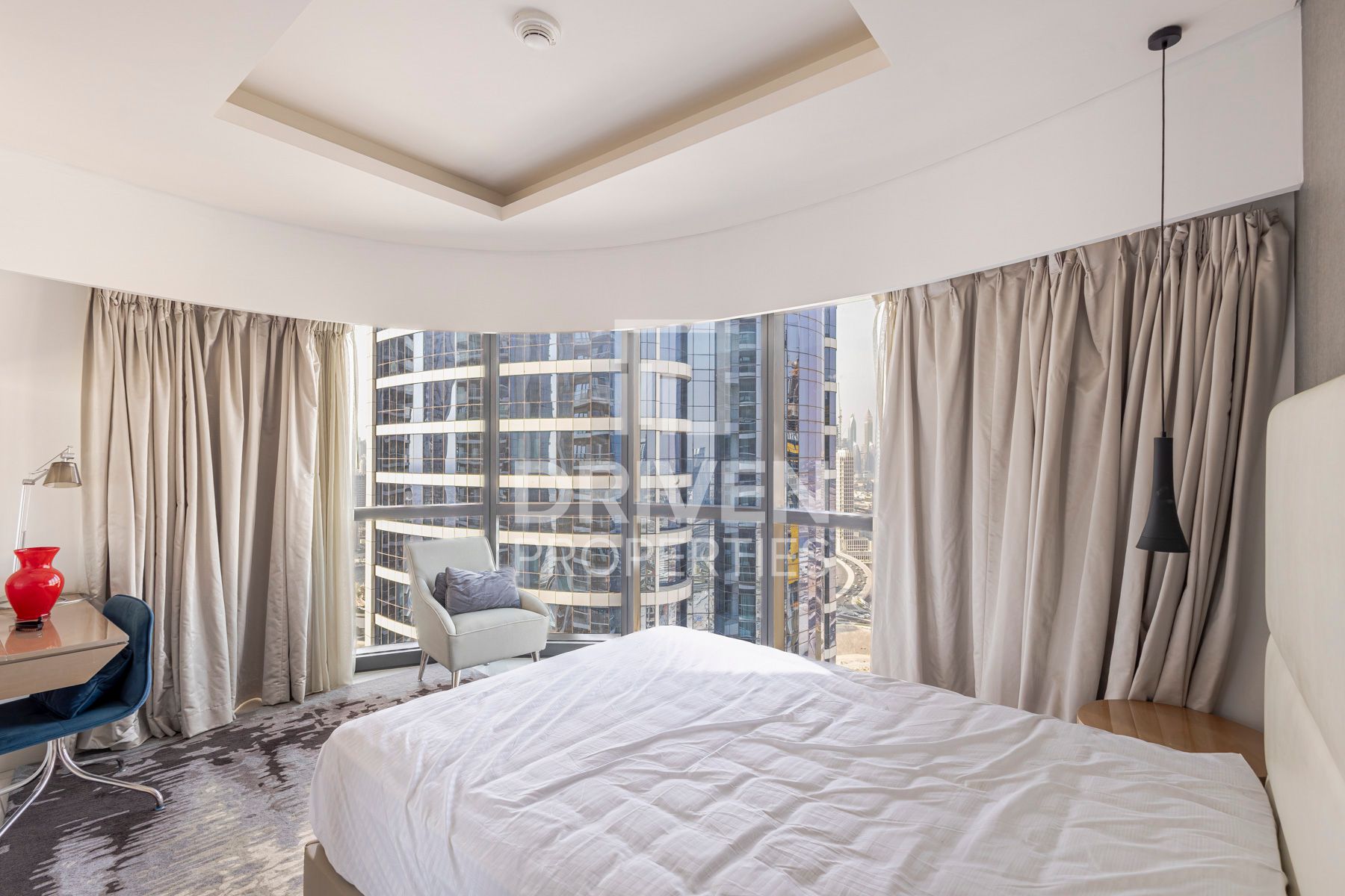 High Floor Expansive Layout Ready to Move in