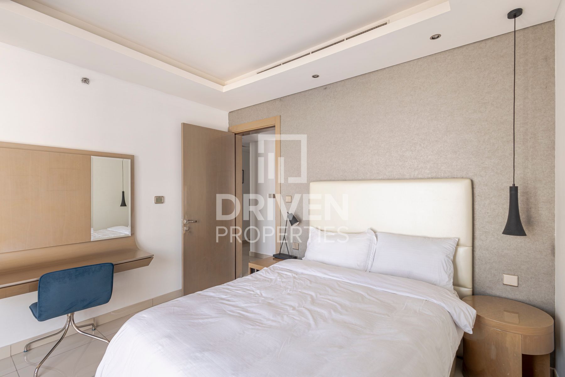 High Floor Expansive Layout Ready to Move in