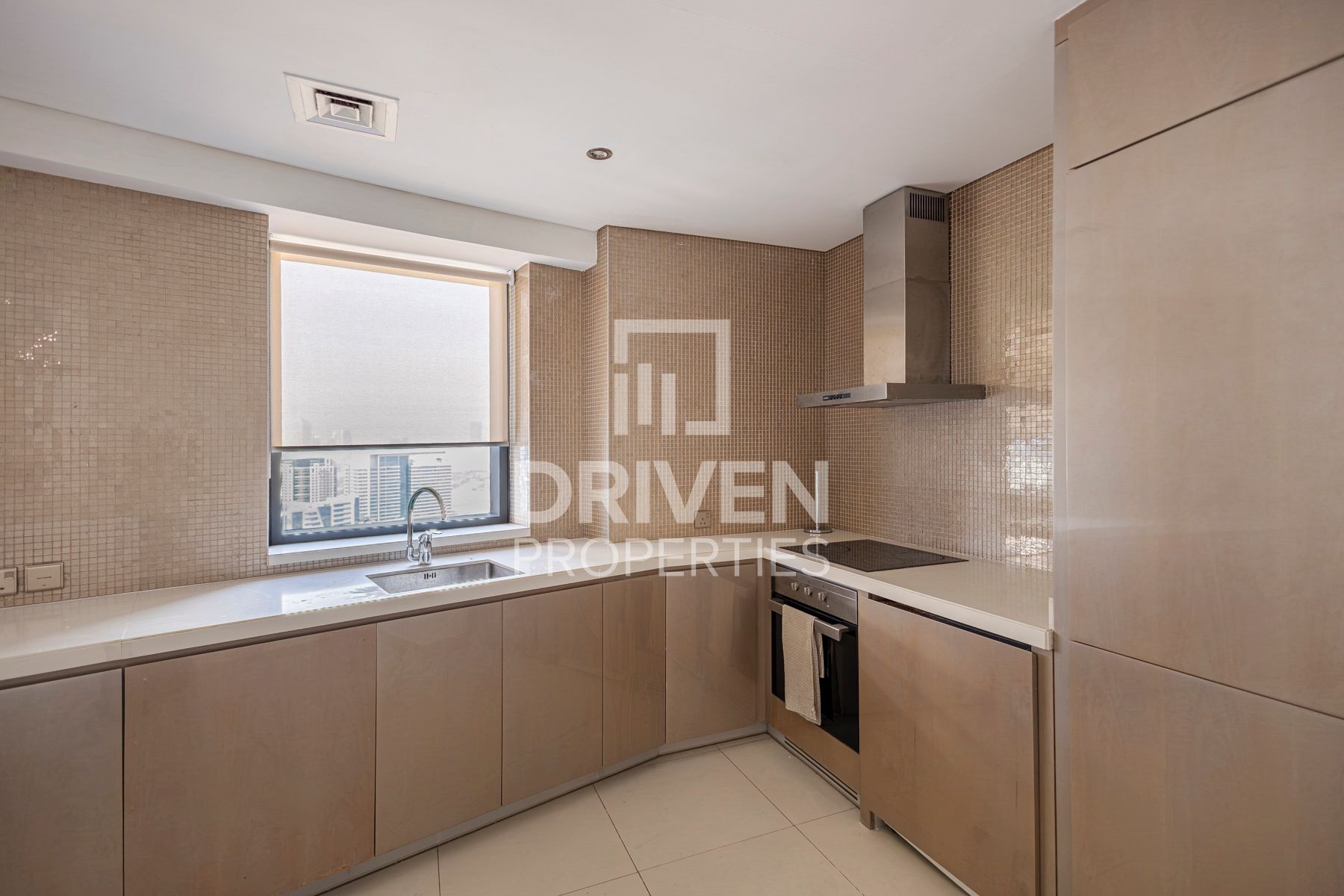 High Floor Expansive Layout Ready to Move in