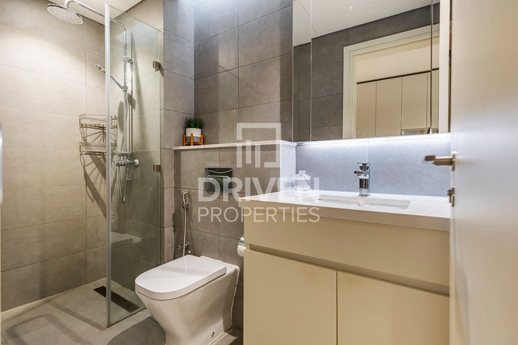 Vacant in November Furnished High Floor