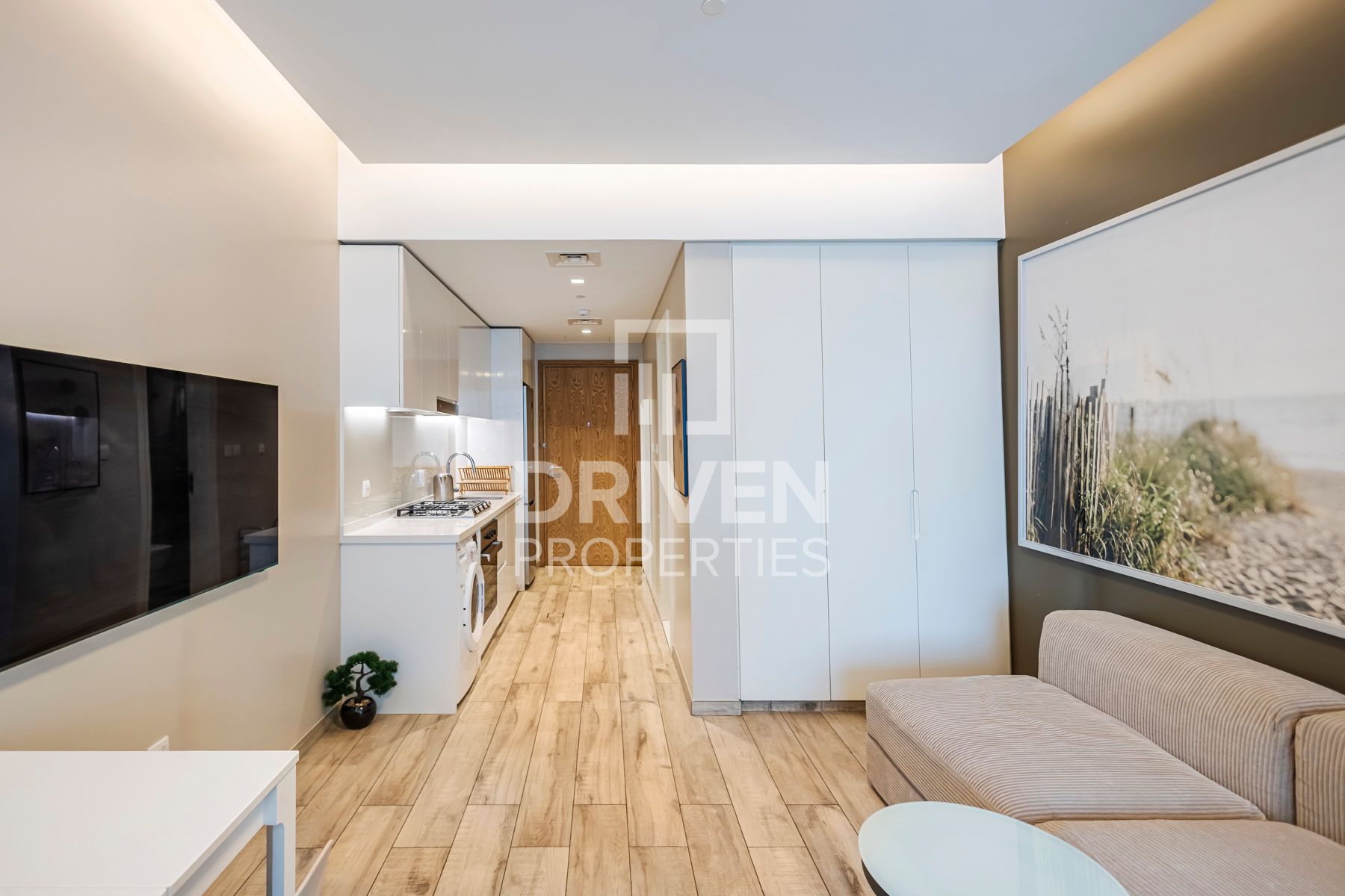 Vacant in November Furnished High Floor