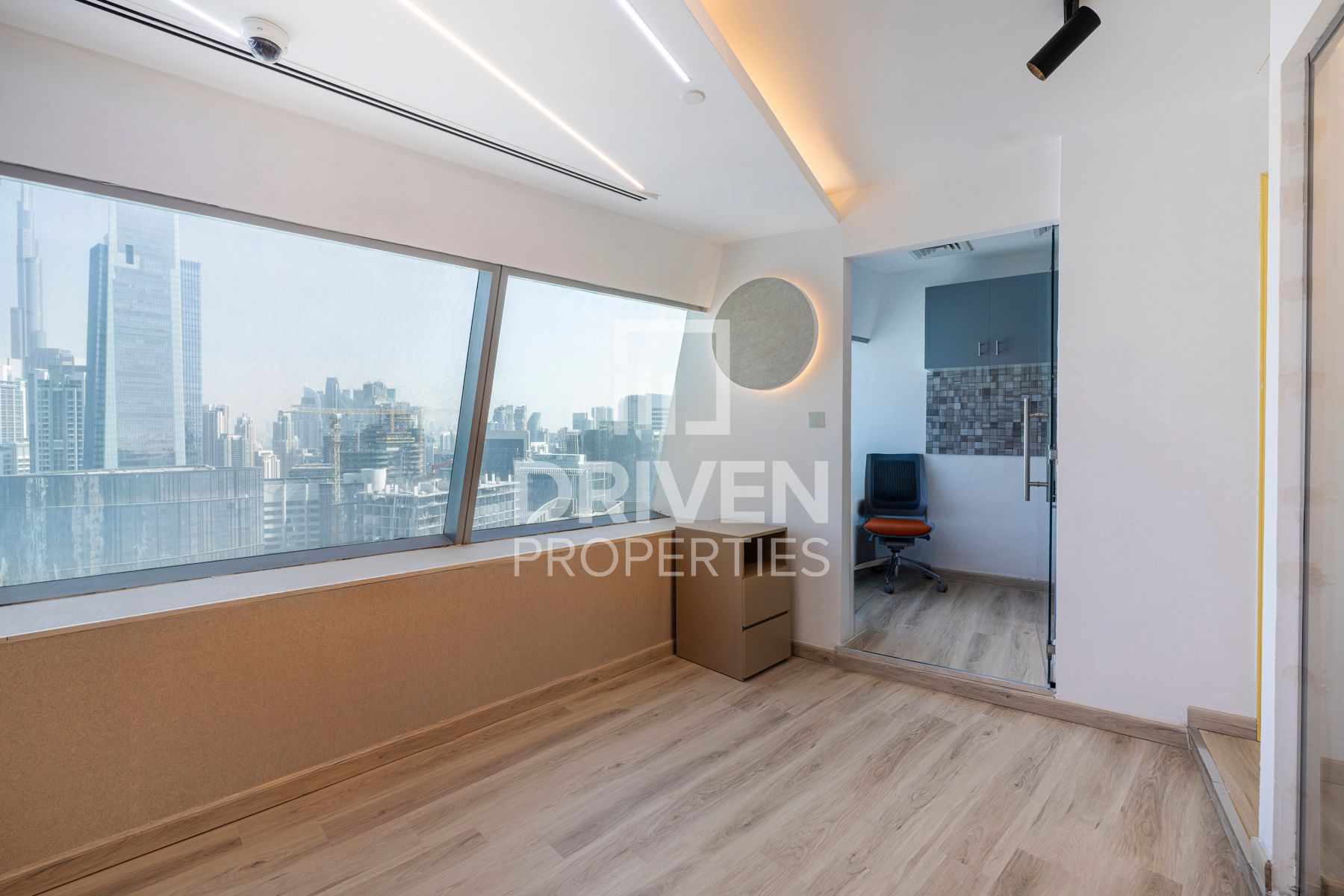 Ready to Move High-Quality Fit-Out  4 Cheques