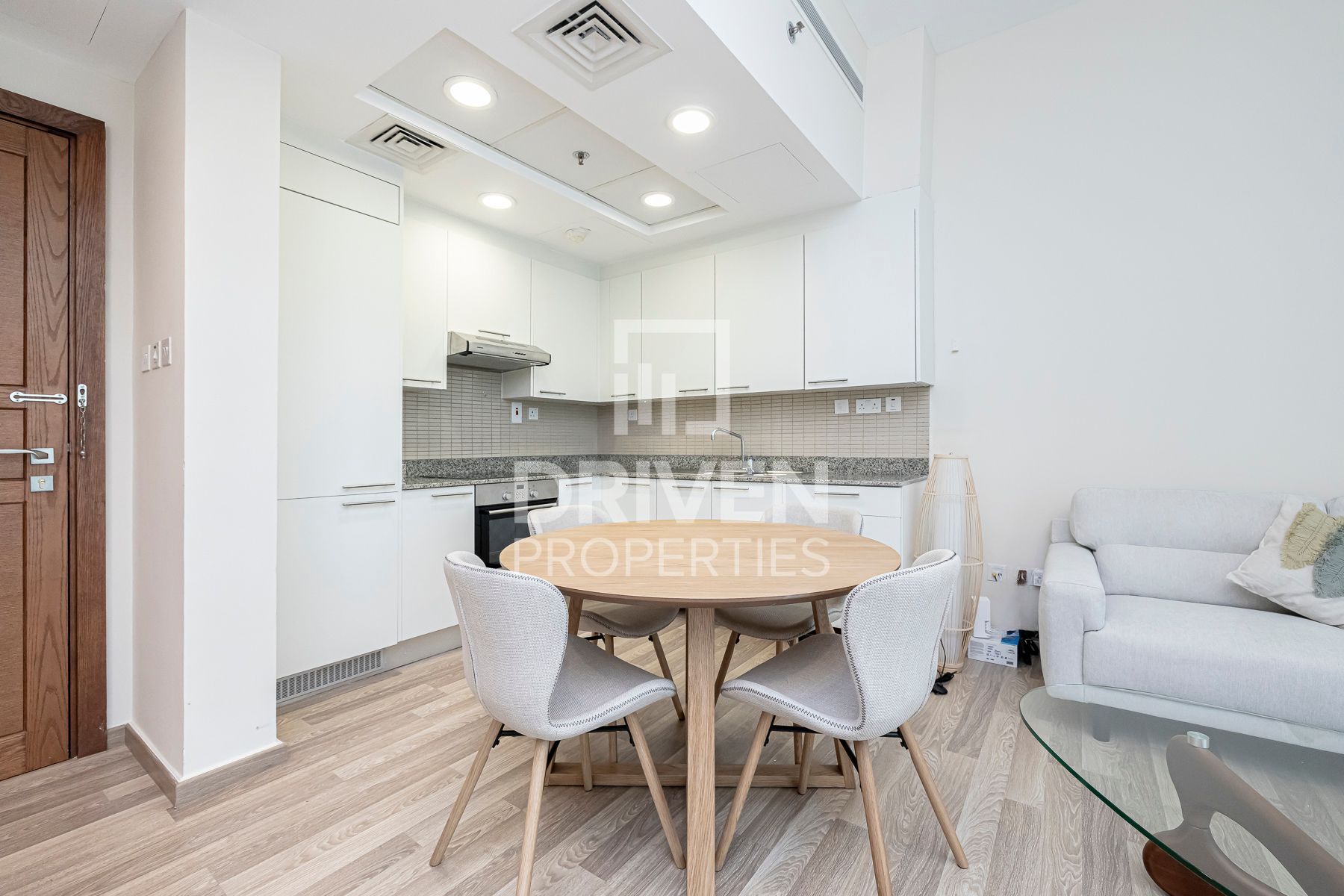 Furnished Ready to Move in Prime Location