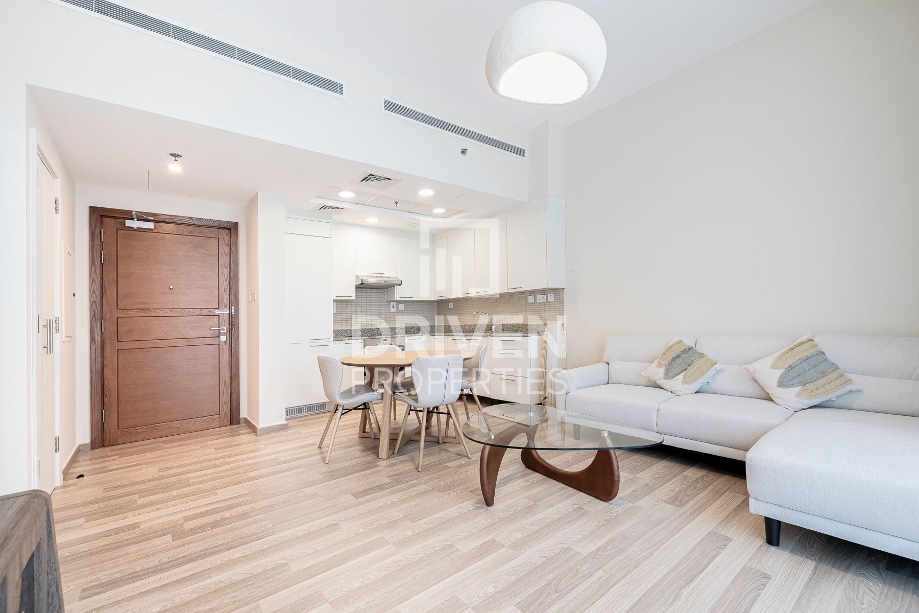 Furnished Ready to Move in Prime Location