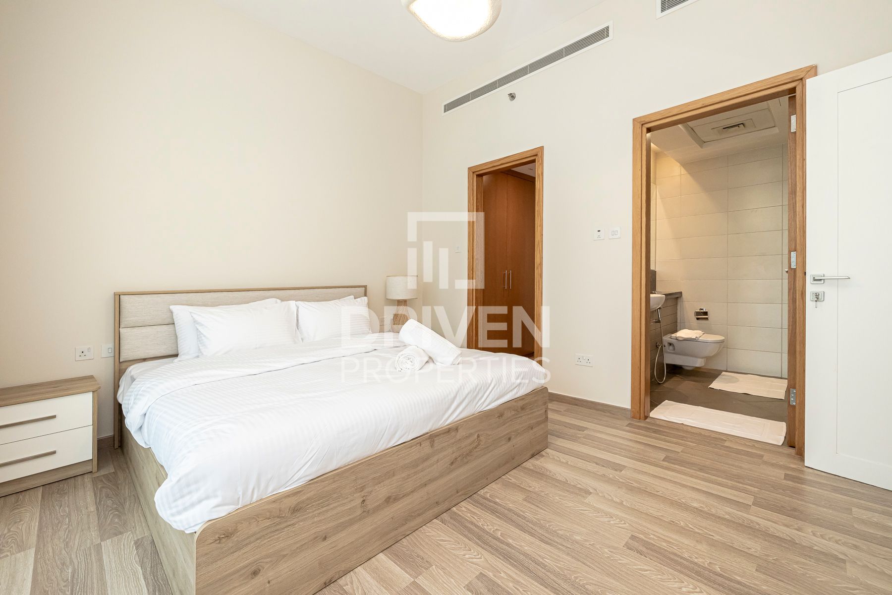 Furnished Ready to Move in Prime Location