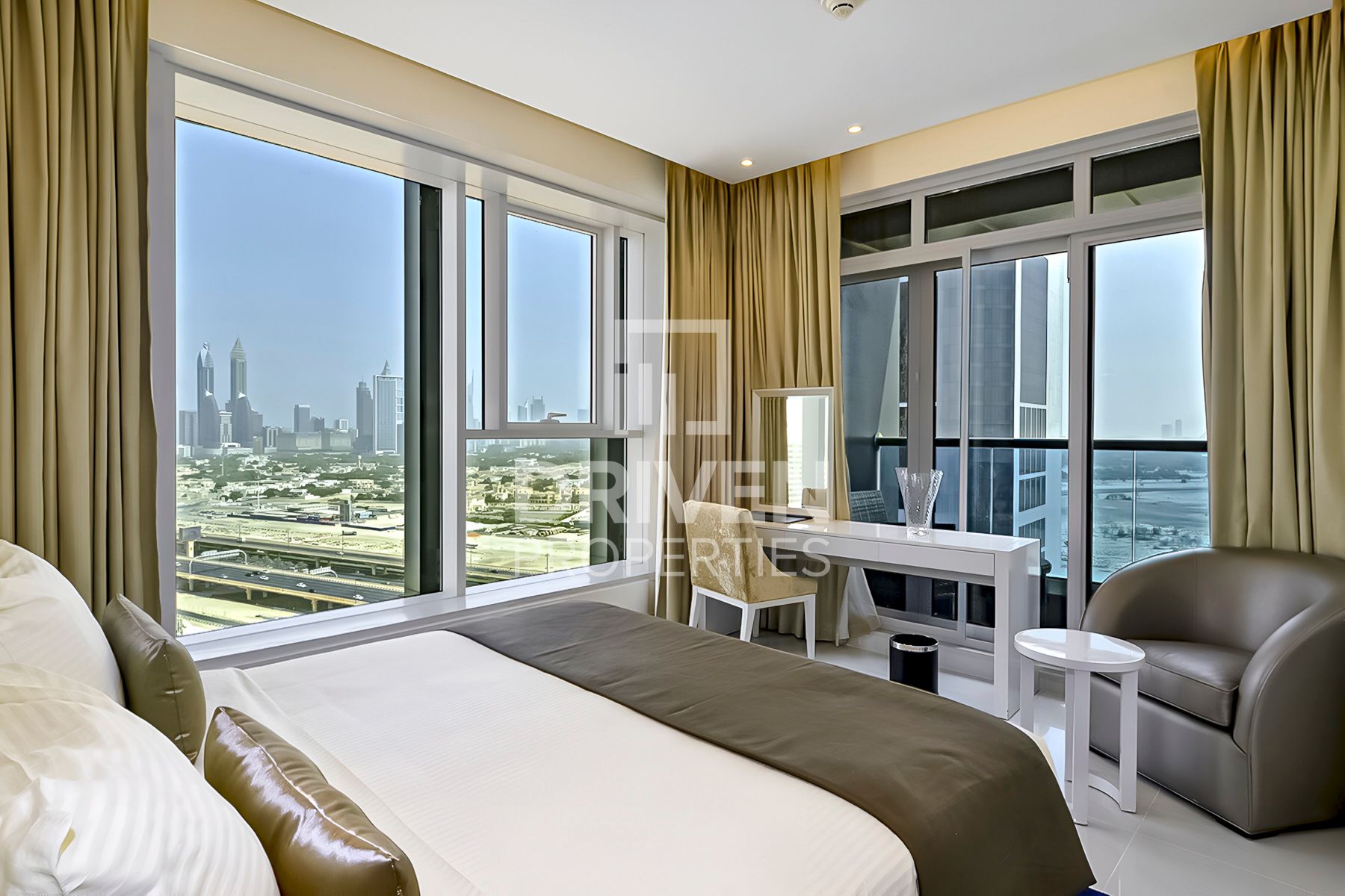 High Floor Fully Furnished Ready to Move in