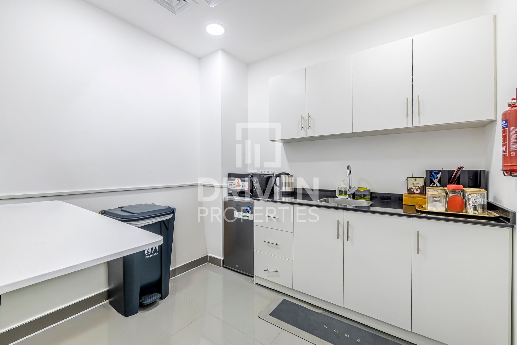 Prime Location Fully Furnished Vacant