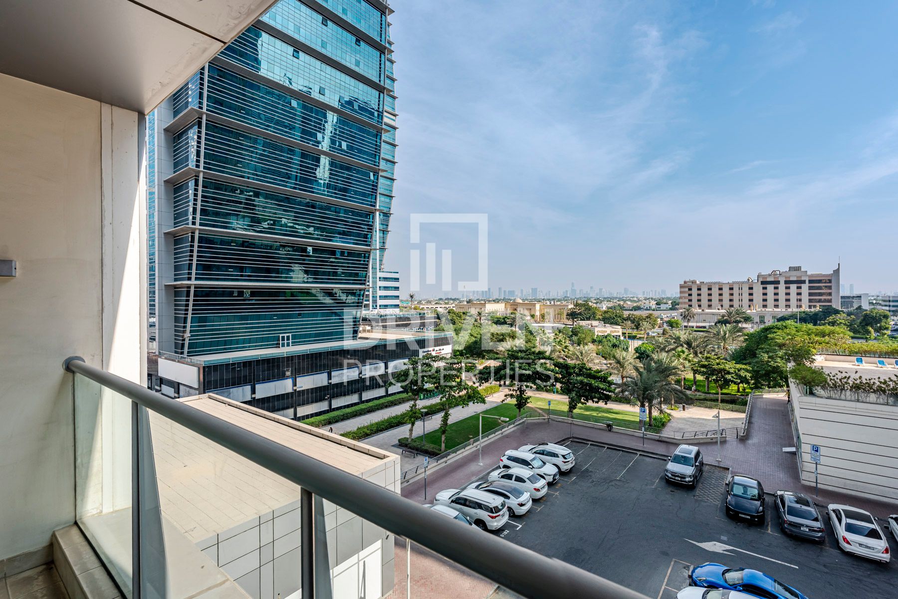 Large Layout Fully Furnished Upgraded