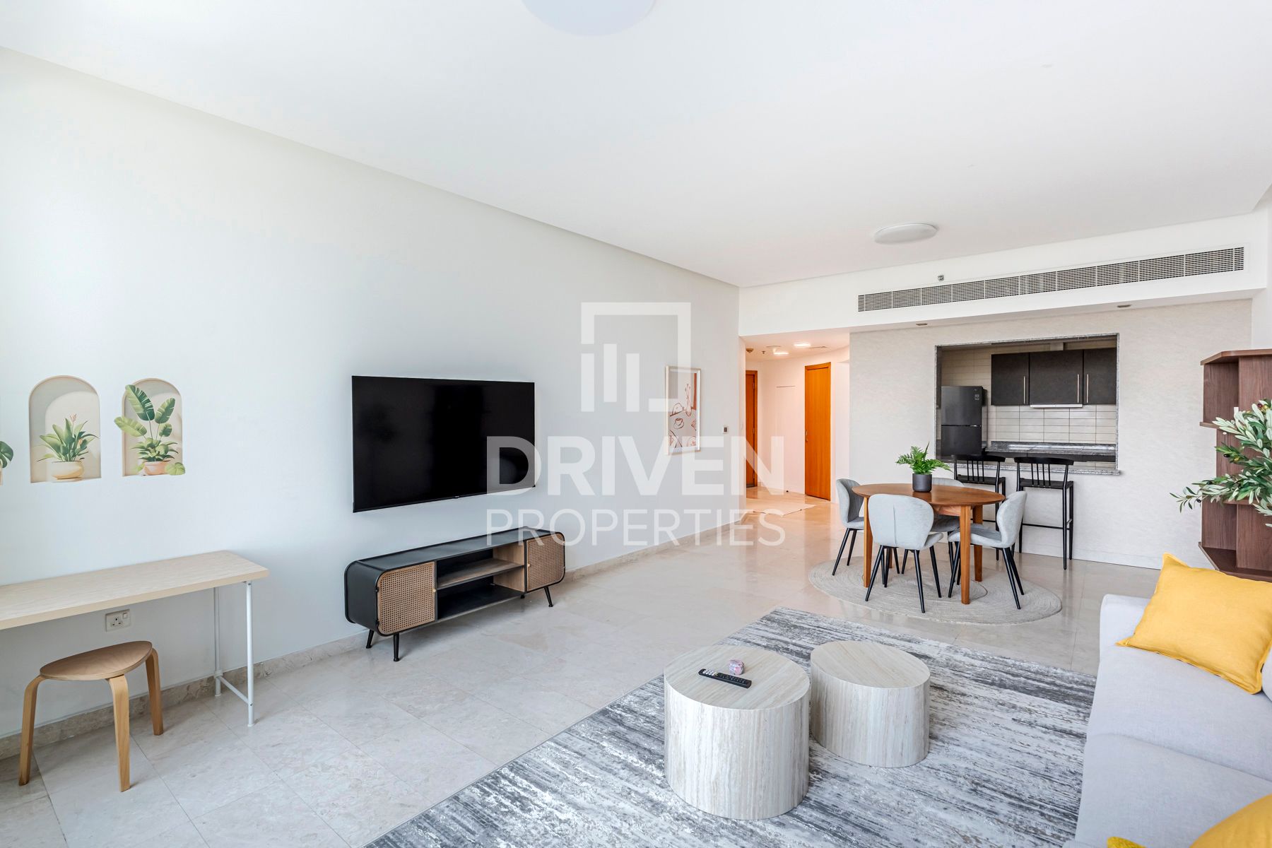 Large Layout Fully Furnished Upgraded