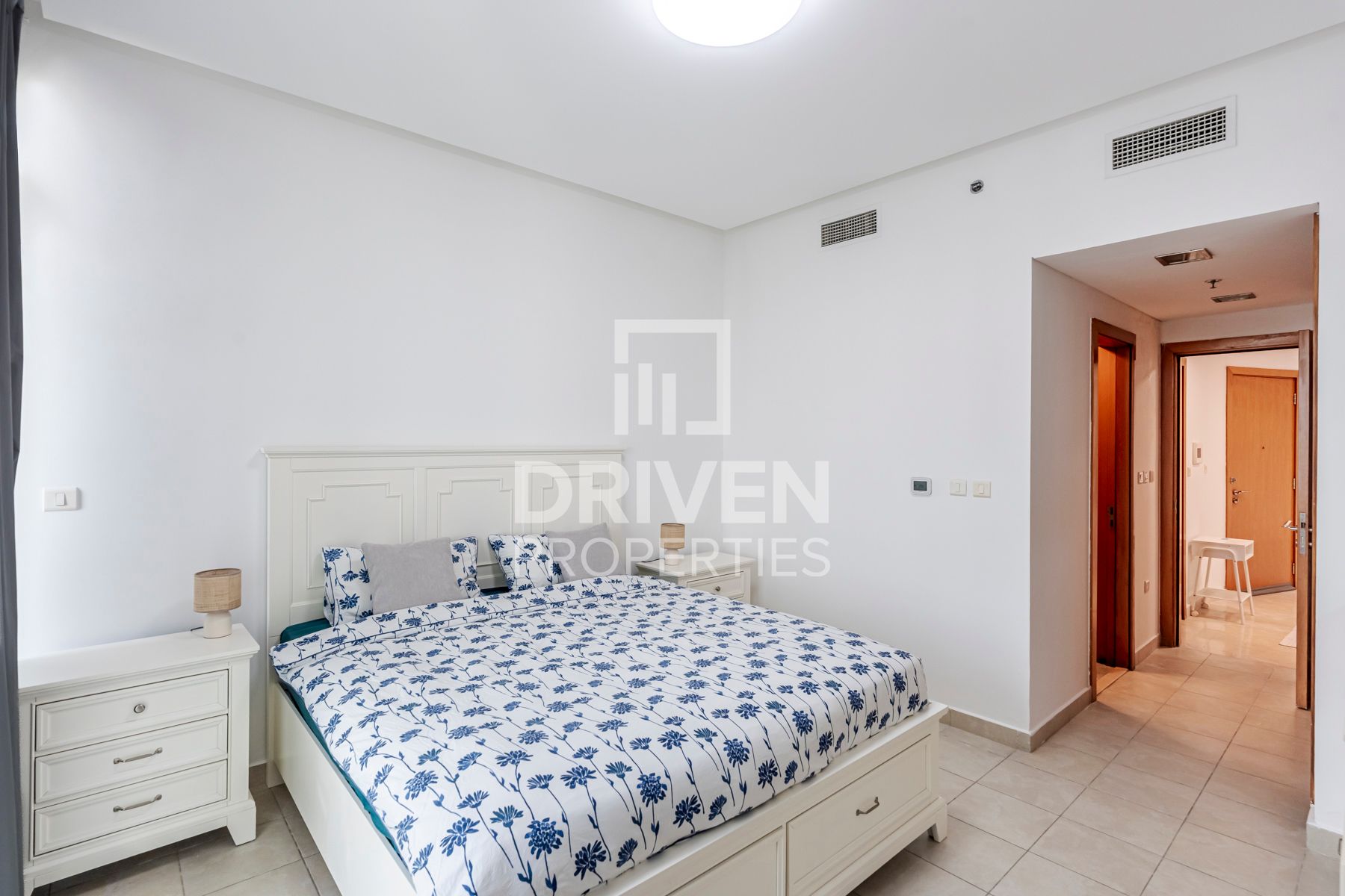 Large Layout Fully Furnished Upgraded