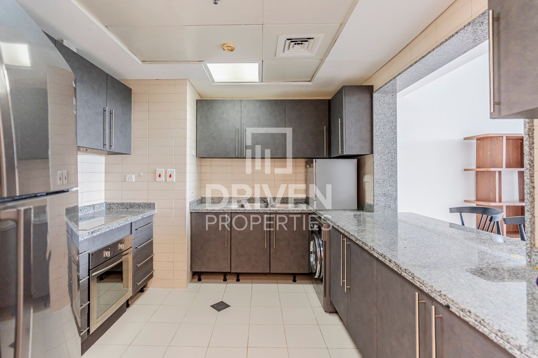 Large Layout Fully Furnished Upgraded