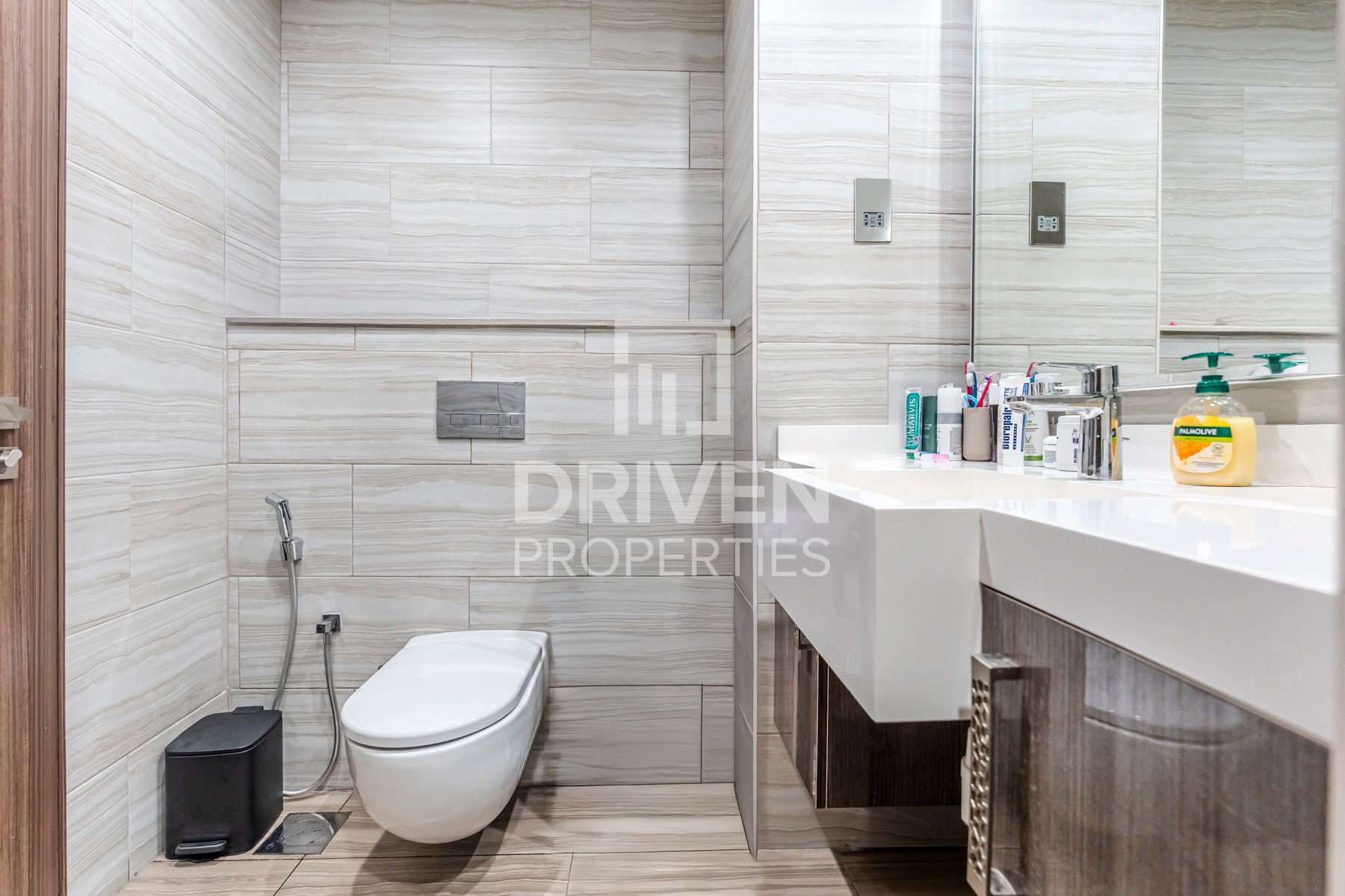 January Move In Lake View Modern Layout