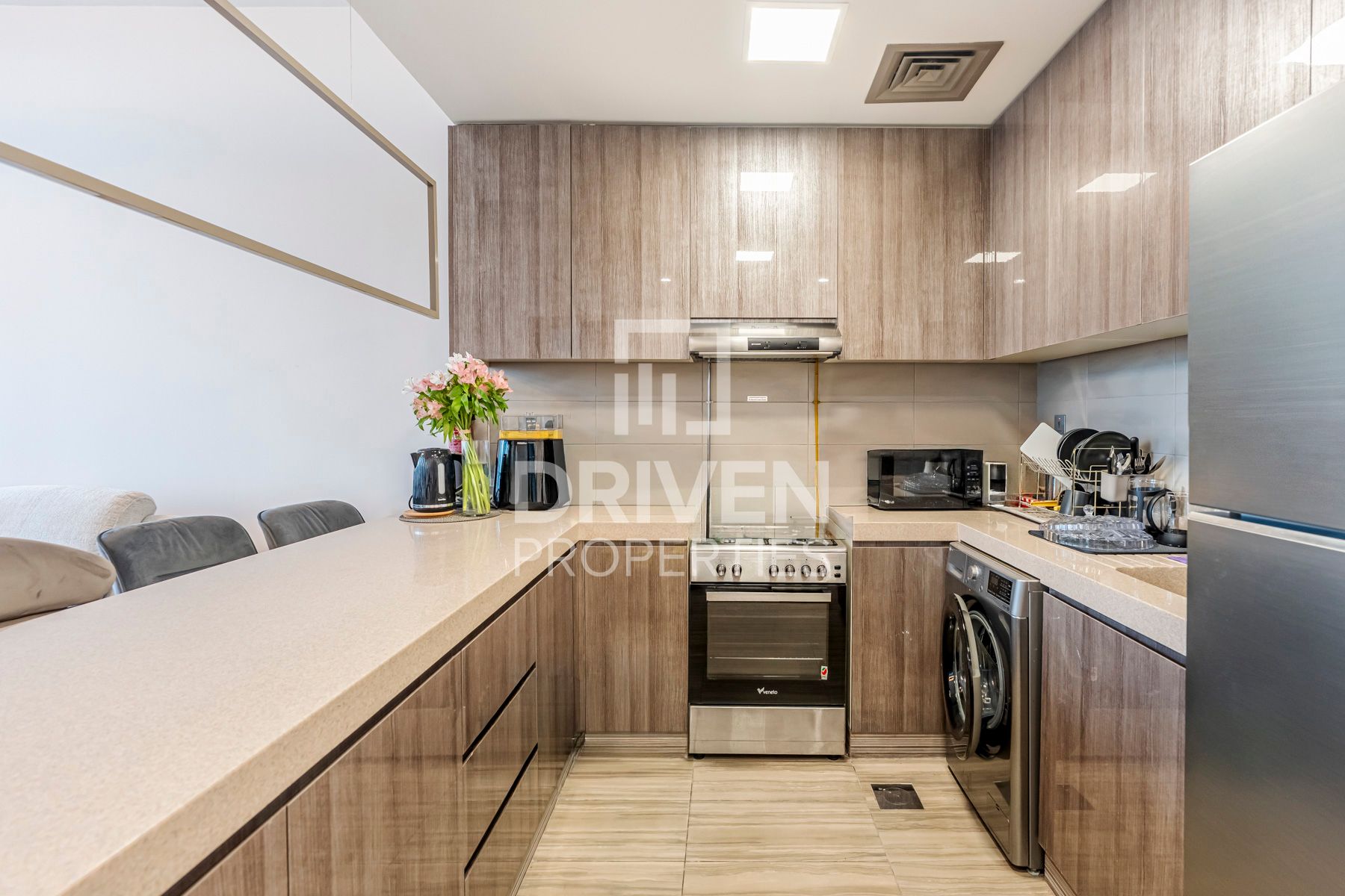 January Move In Lake View Modern Layout