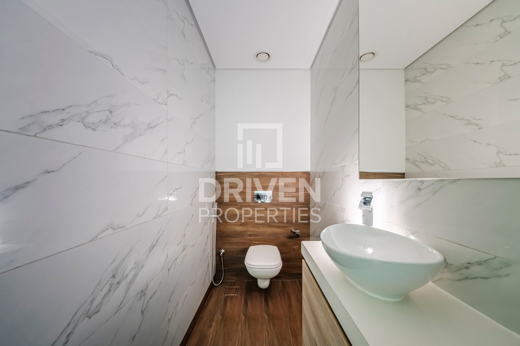 Fully Furnished Prime Location Vacant