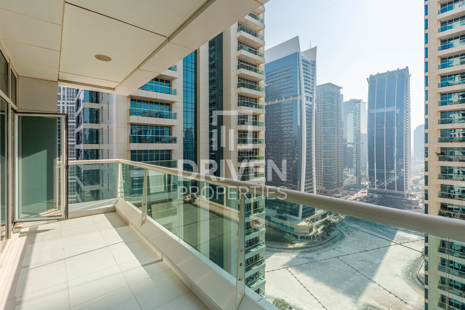 Huge Layout Ready to move in High Floor