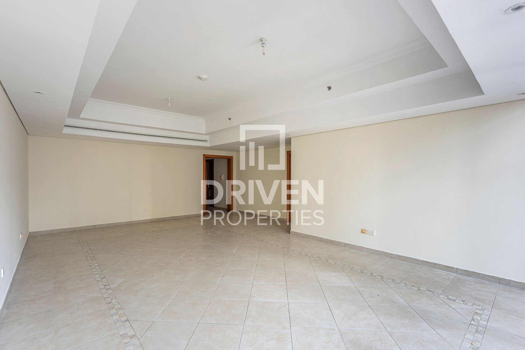 Apartment for Rent - Huge Layout Ready to move in High Floor