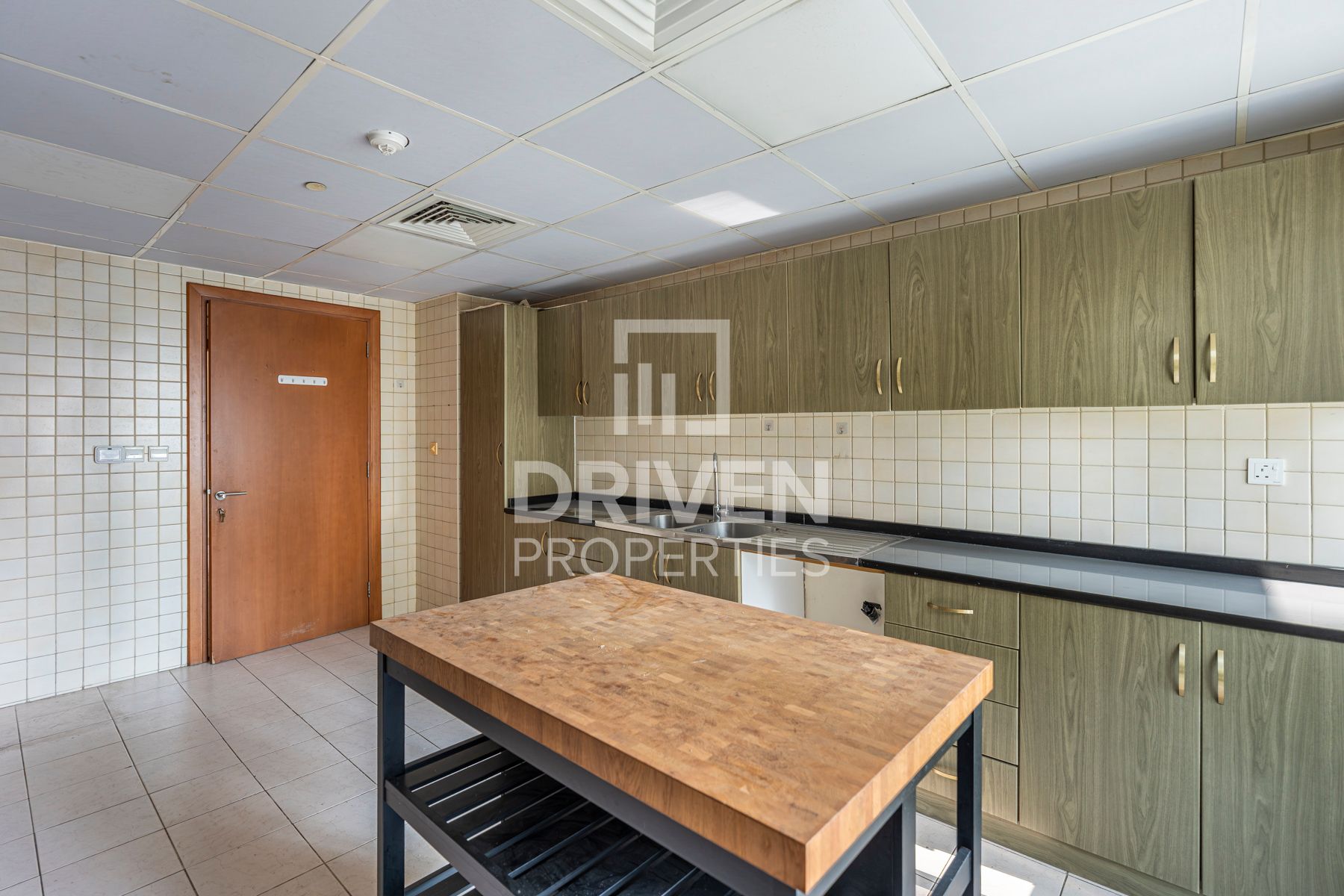 Huge Layout Ready to move in High Floor