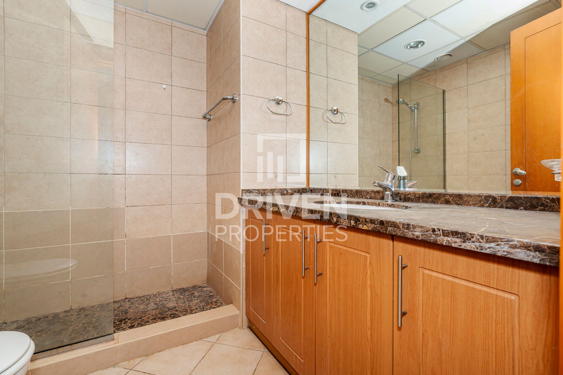 Huge Layout Ready to move in High Floor