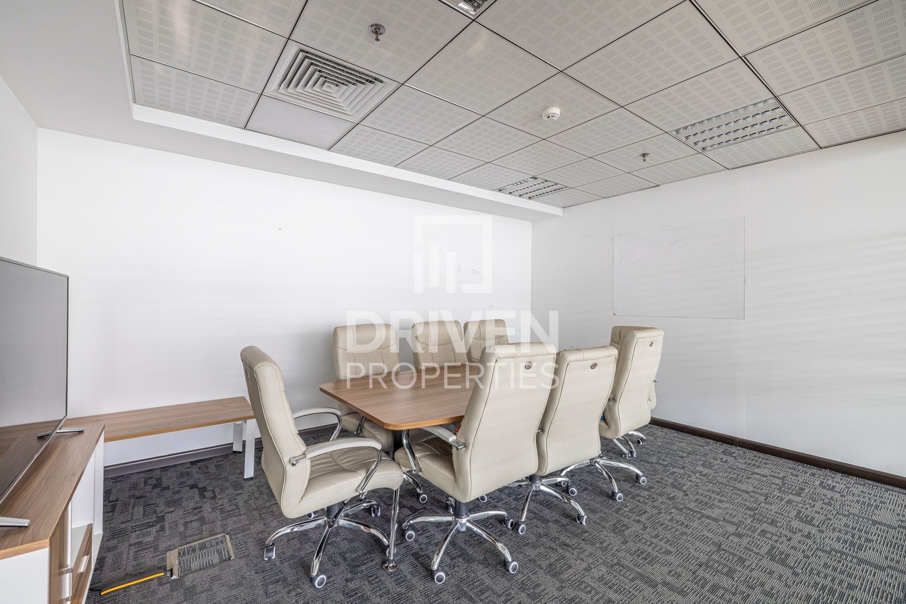 Fully Furnished Stunning View Partitions