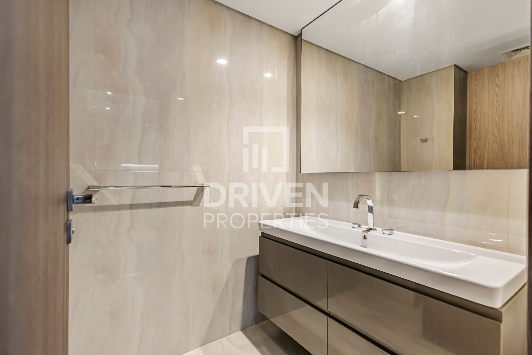 Waterfront Simplex Vacant Canal View