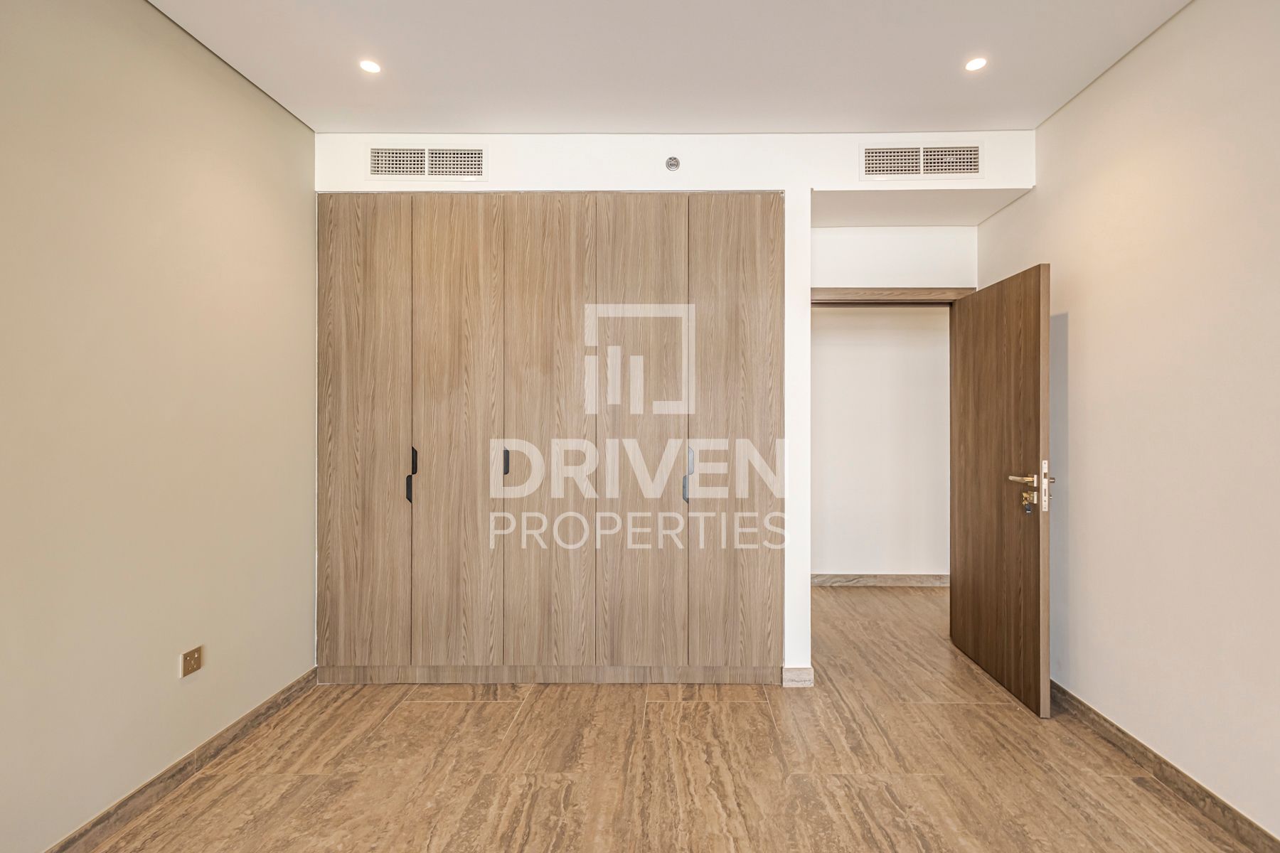 Waterfront Simplex Vacant Canal View