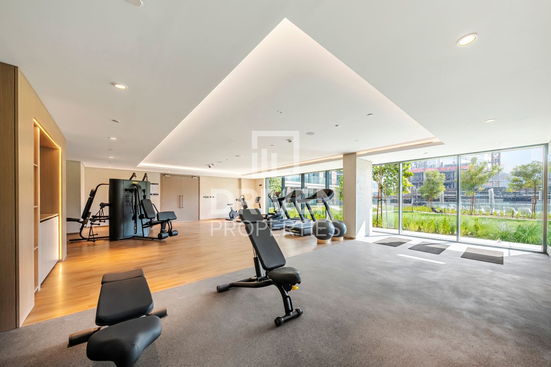 6 Cheques High Floor Option to Furnish