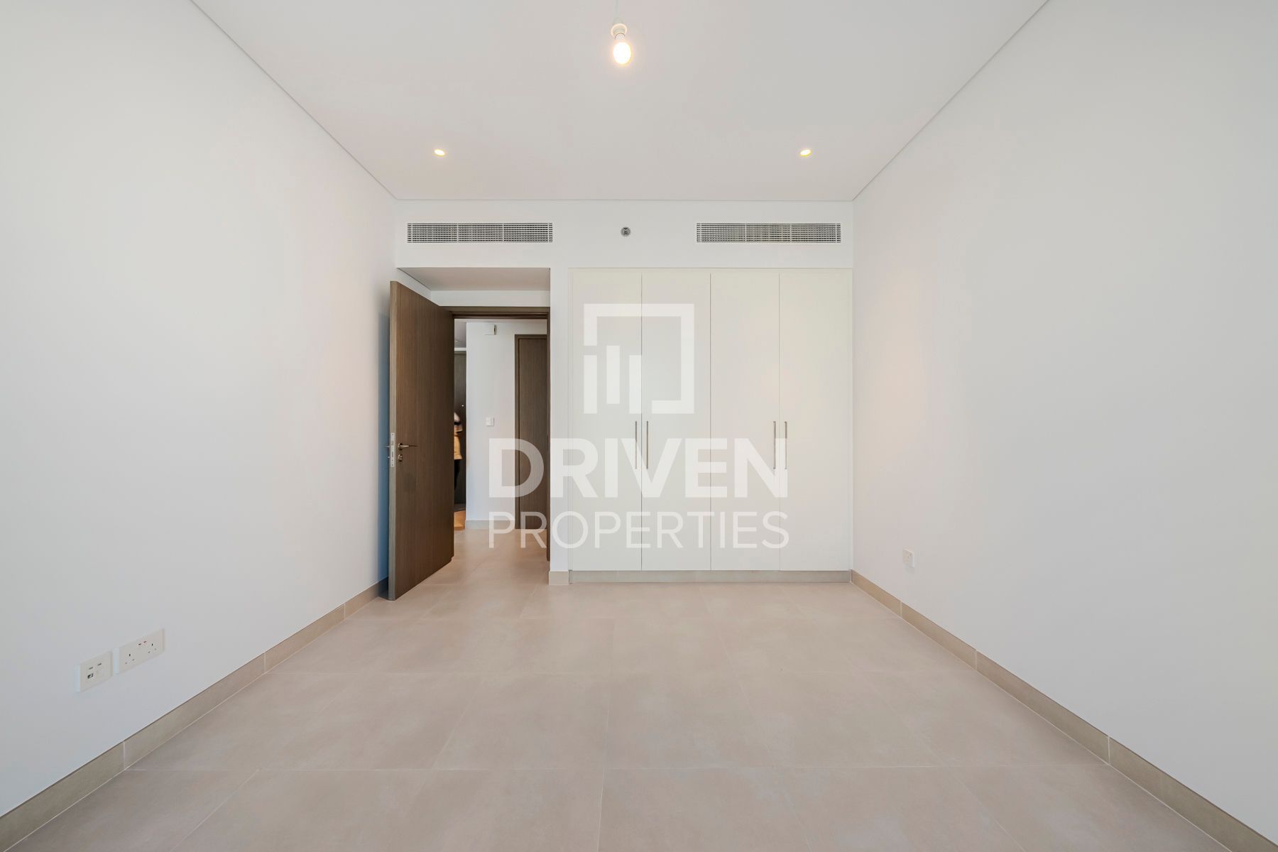 6 Cheques High Floor Option to Furnish