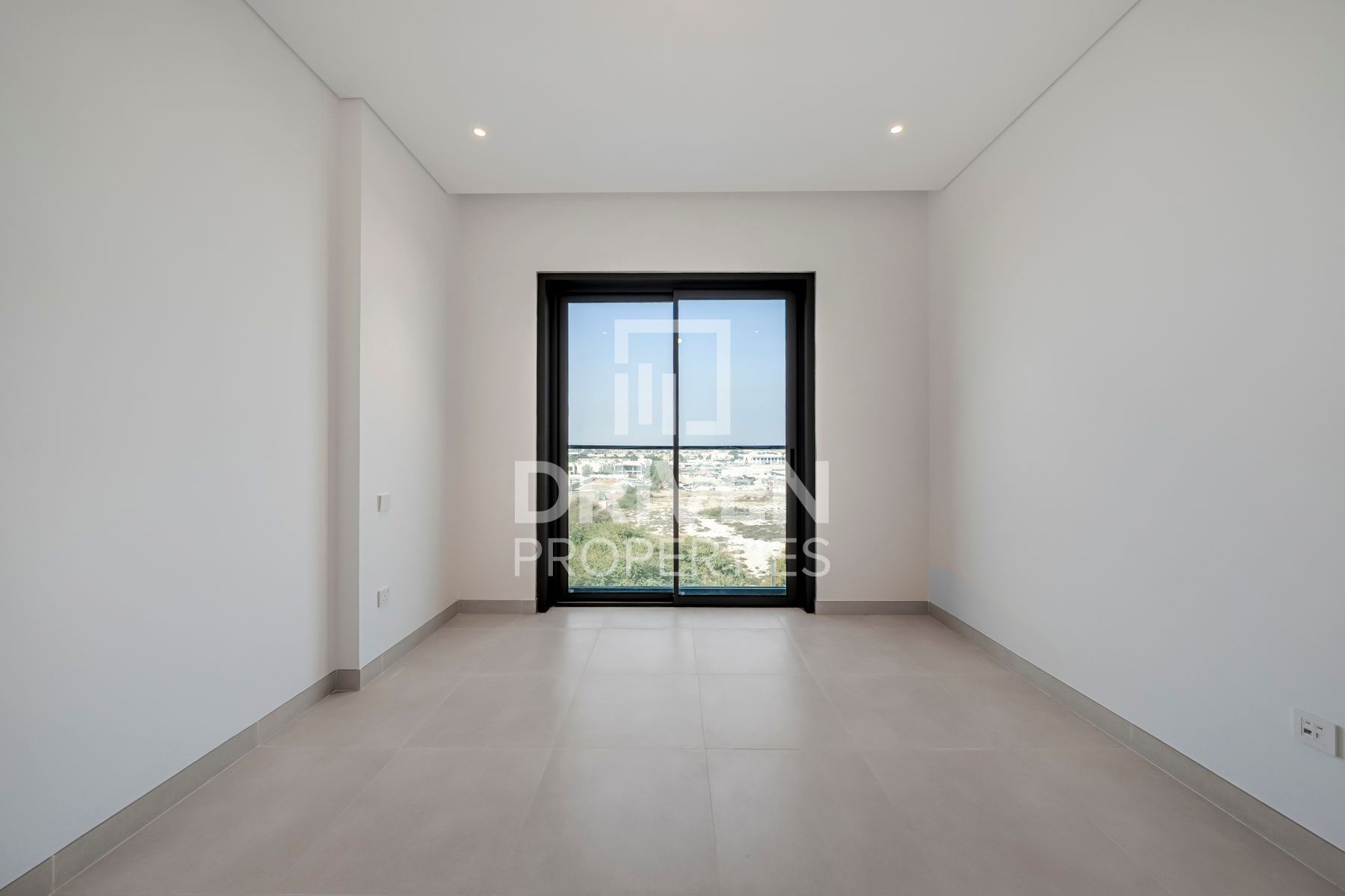 6 Cheques High Floor Option to Furnish