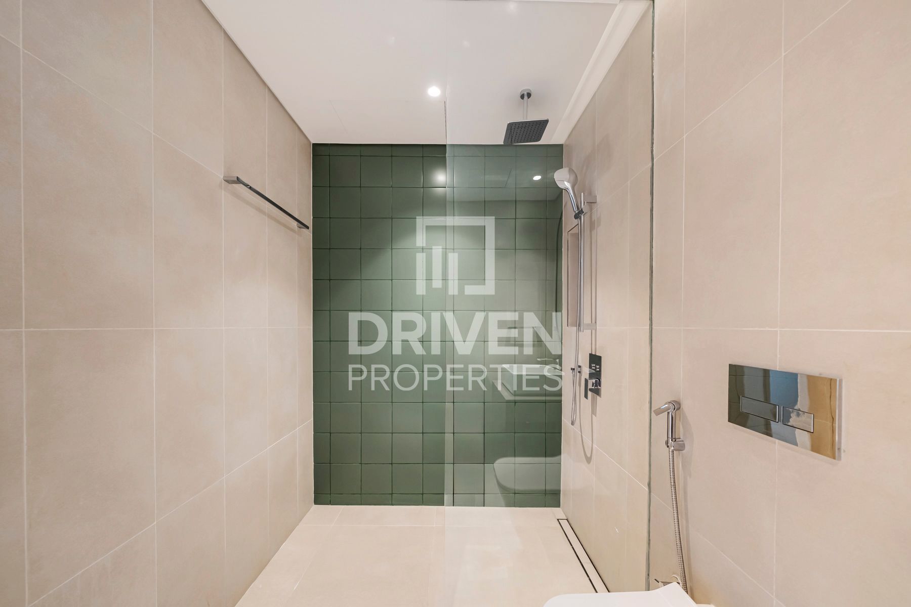 6 Cheques High Floor Option to Furnish