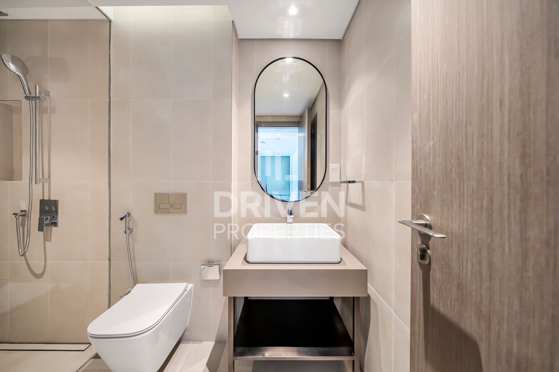 6 Cheques High Floor Option to Furnish