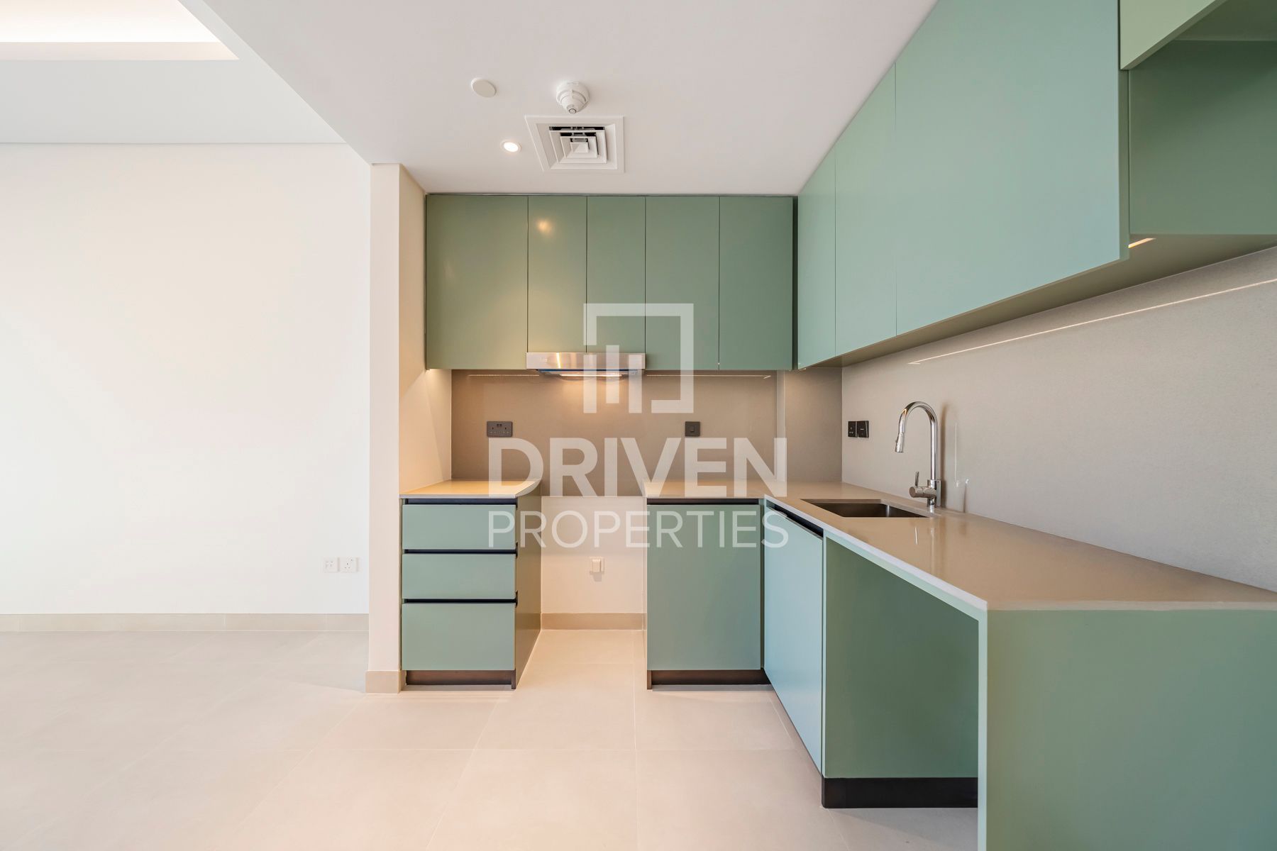 6 Cheques High Floor Option to Furnish