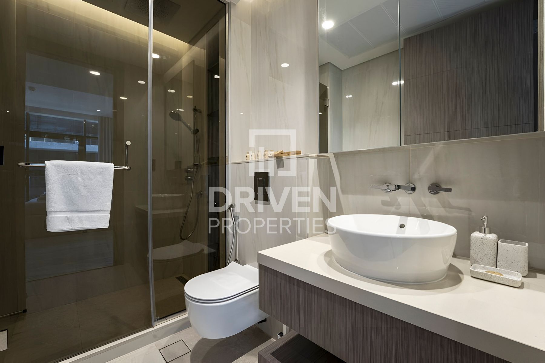 Fully Furnished Canal View Waterfront Living