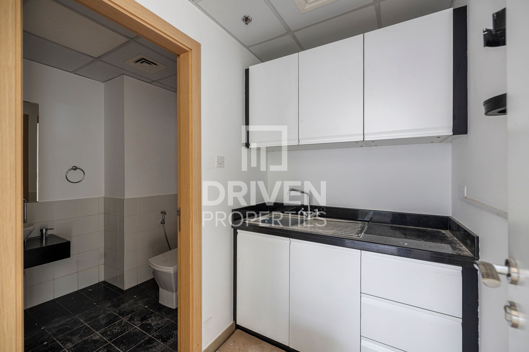 Ready to move in Semi Furnished Corner Unit