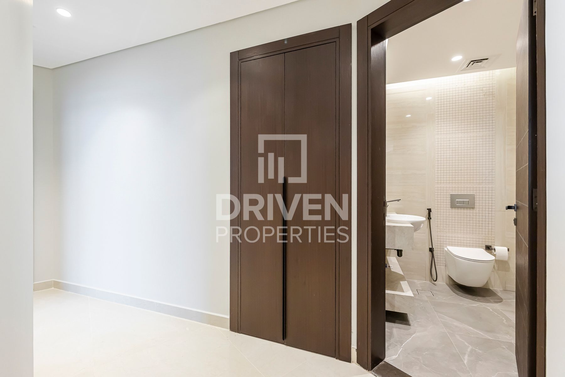 Open View Fully Furnished Spacious Layout