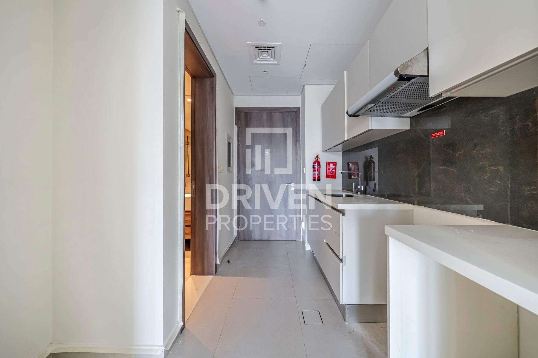 Spacious Studio Great Area Multiple Cheques