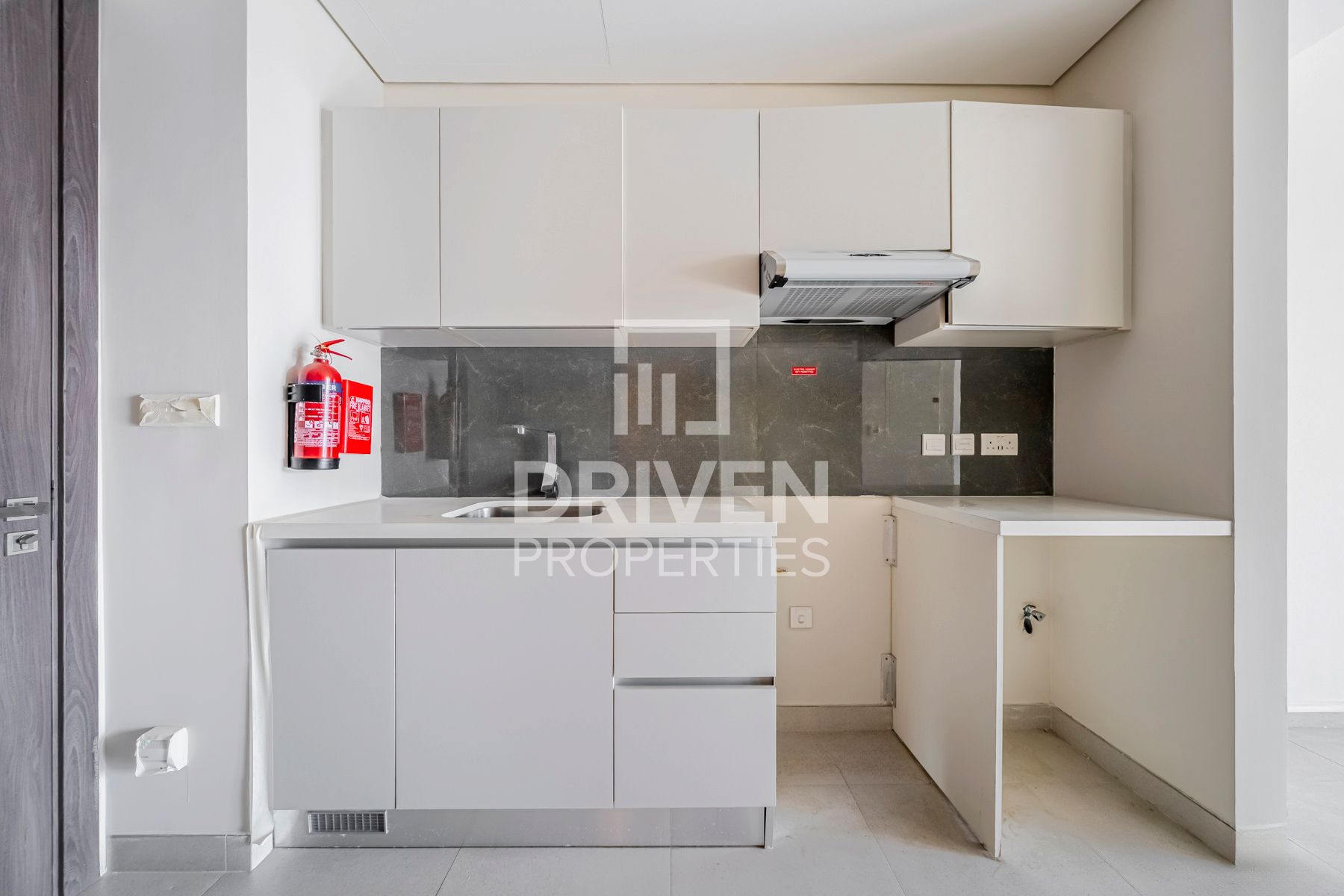 Spacious Studio Great Area Multiple Cheques