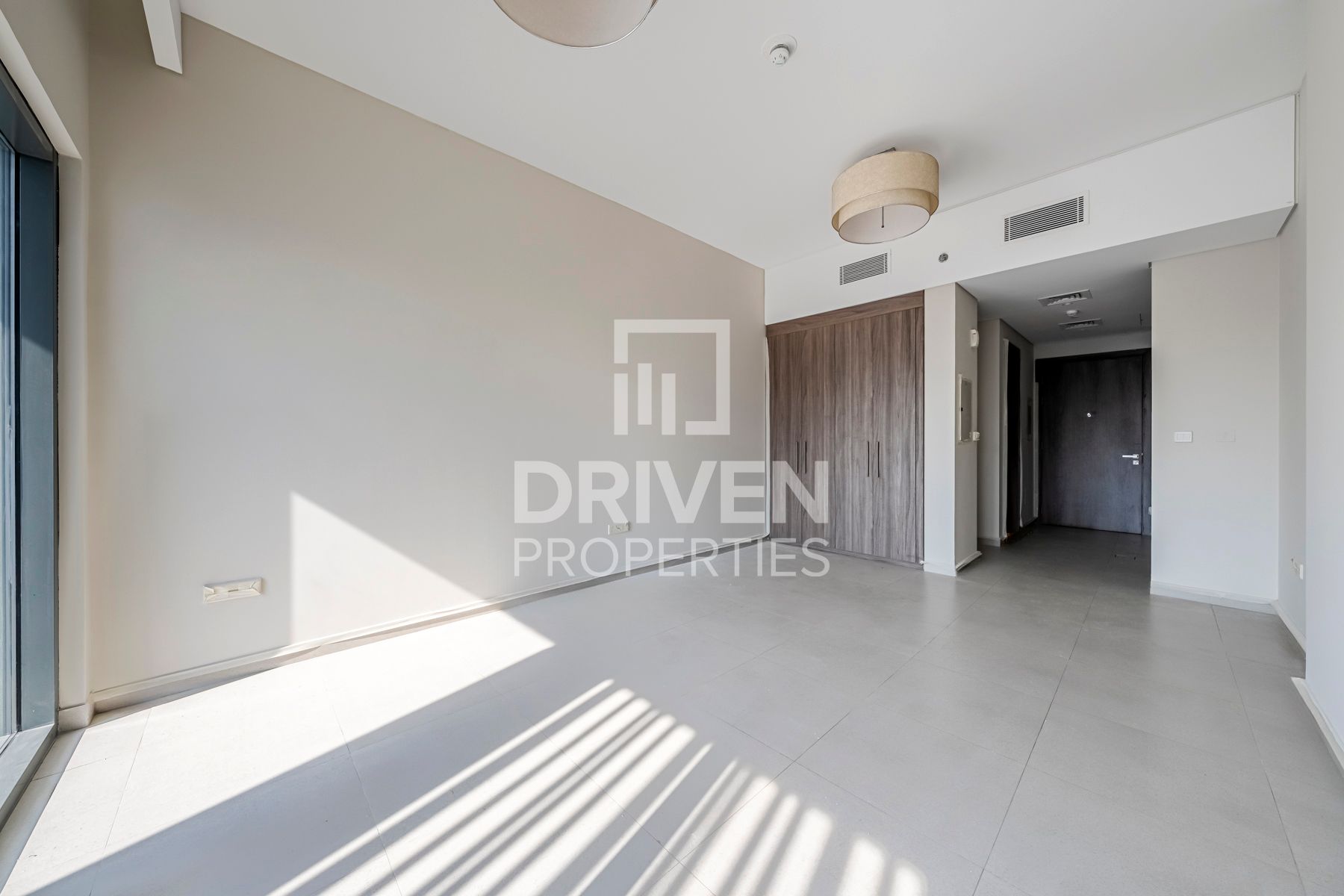 Spacious Studio Great Area Multiple Cheques