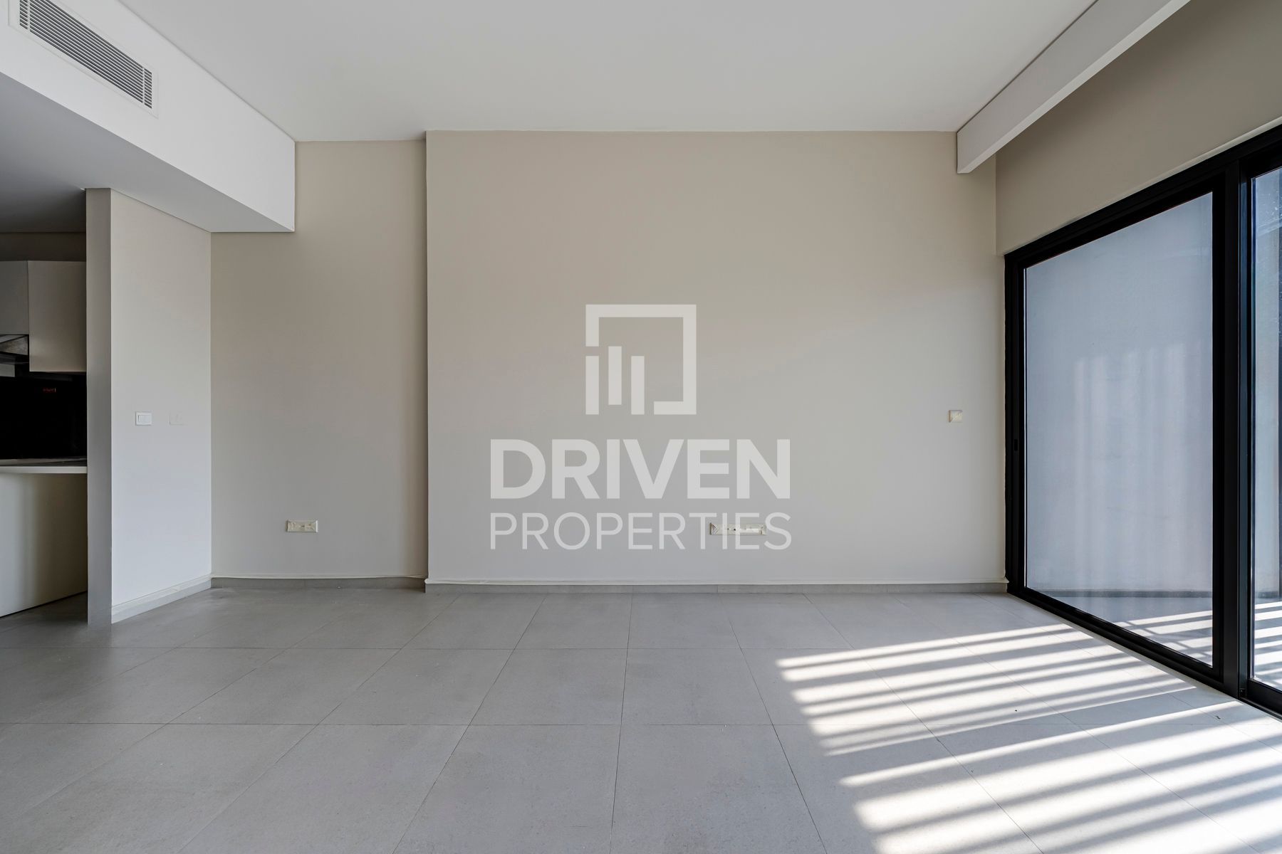 Spacious Studio Great Area Multiple Cheques