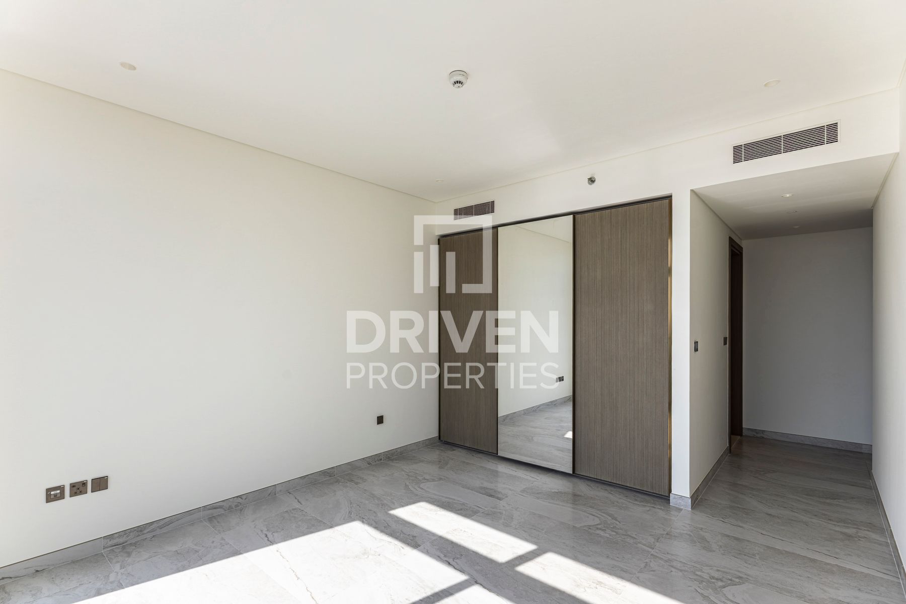 Unique Layout High Floor Canal and Burj View