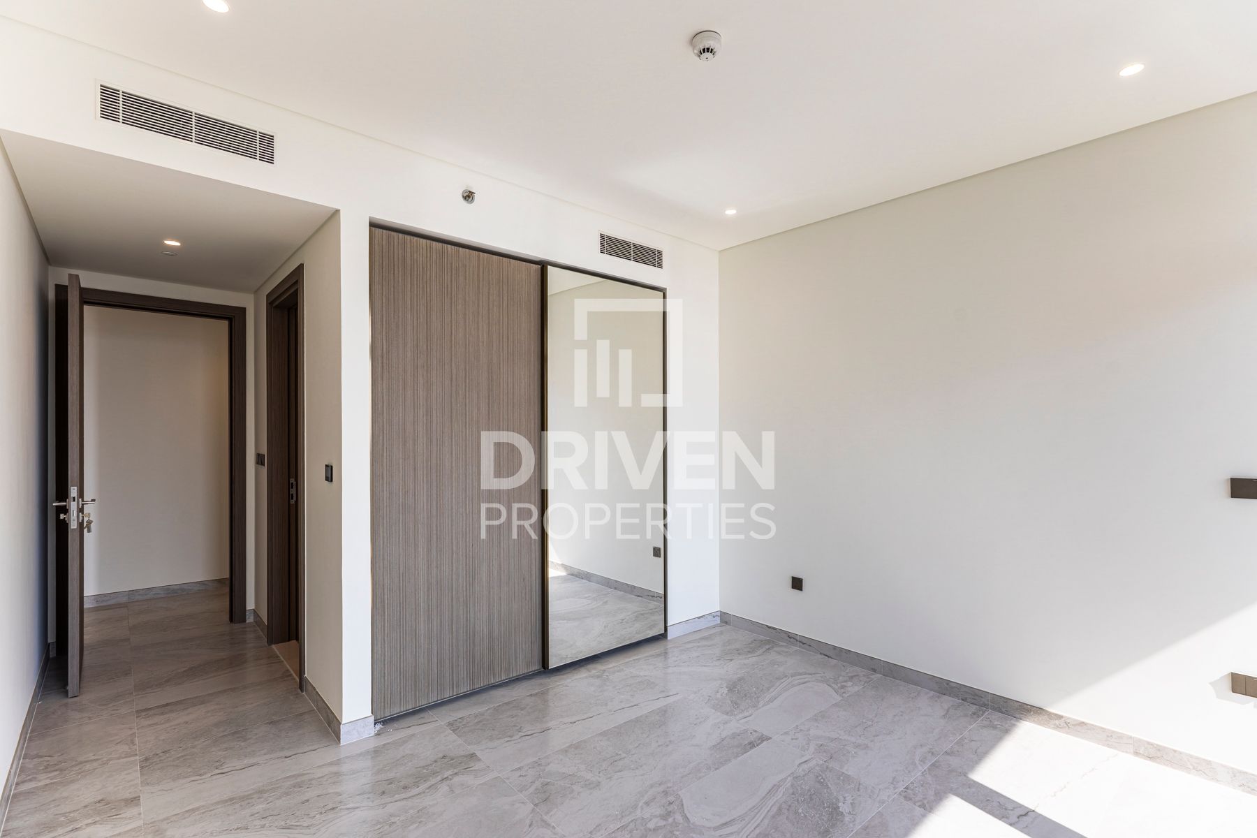 Unique Layout High Floor Canal and Burj View