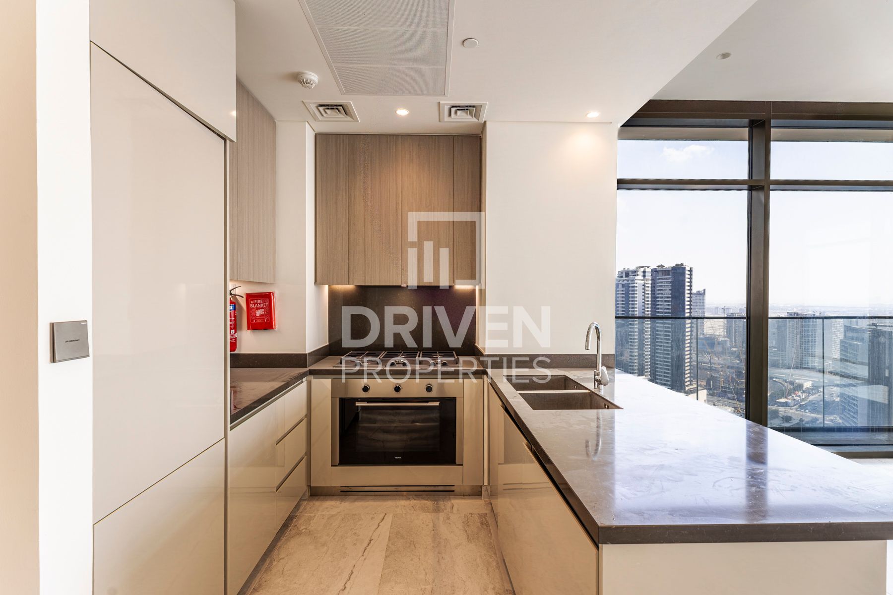 Unique Layout High Floor Canal and Burj View