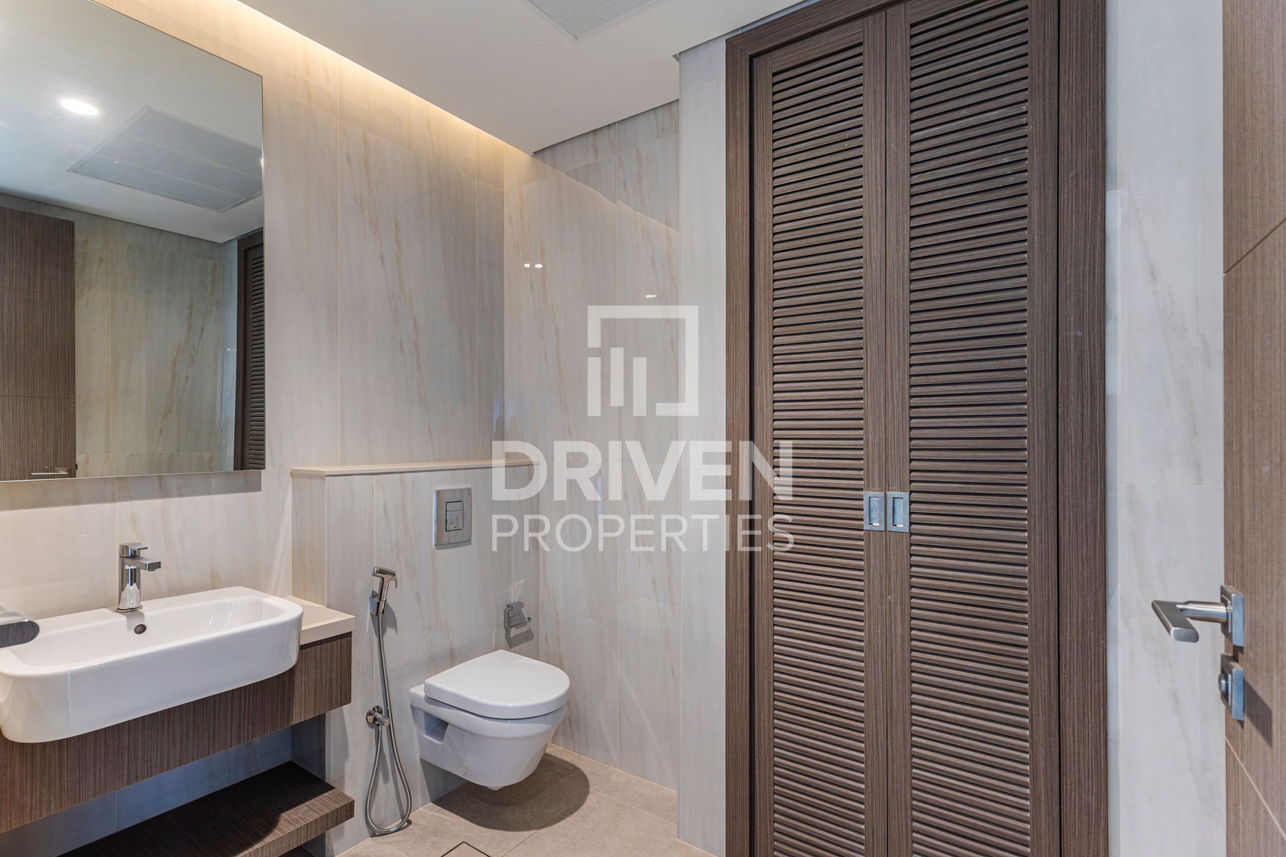 Unique Layout High Floor Canal and Burj View