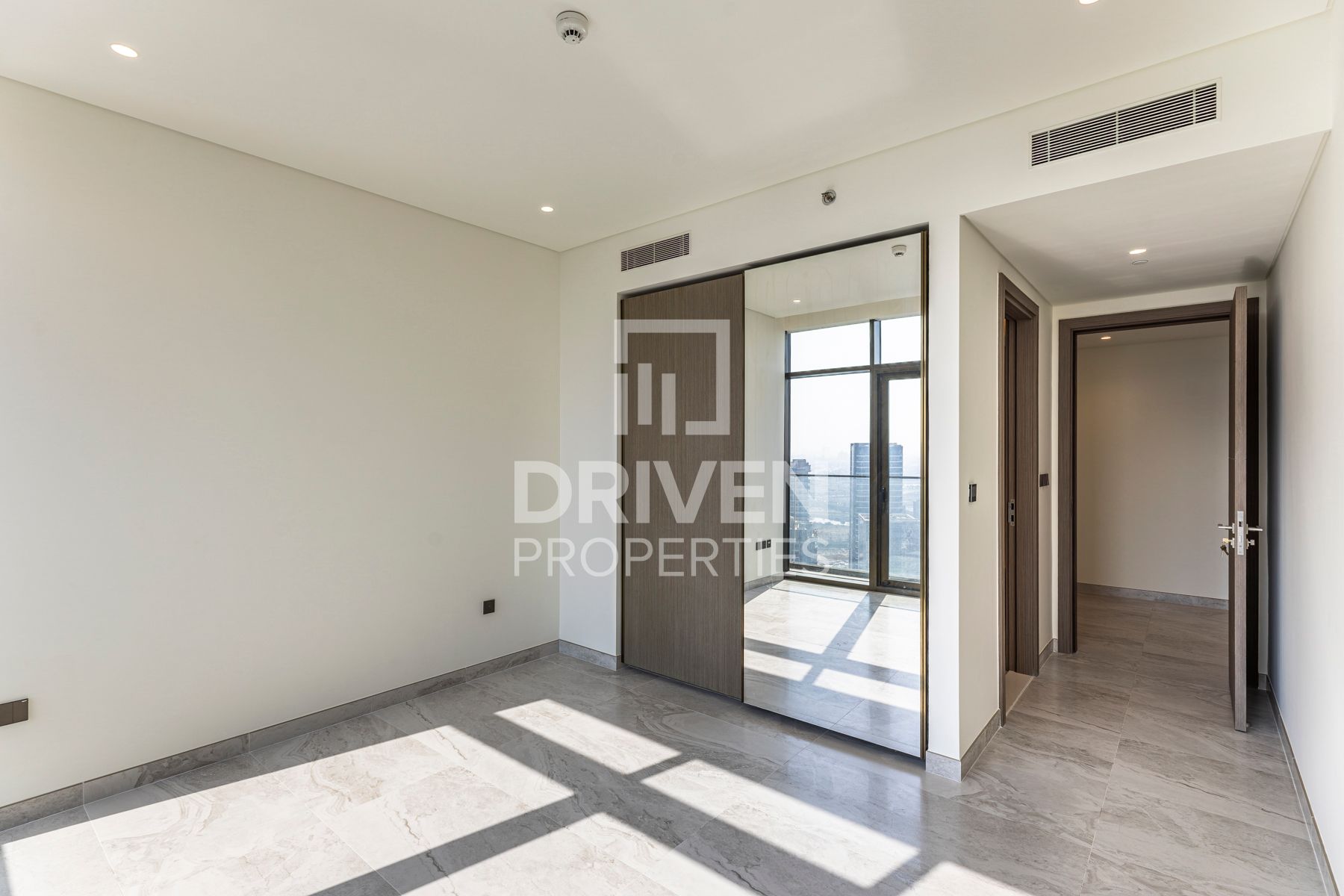 Unique Layout High Floor Canal and Burj View