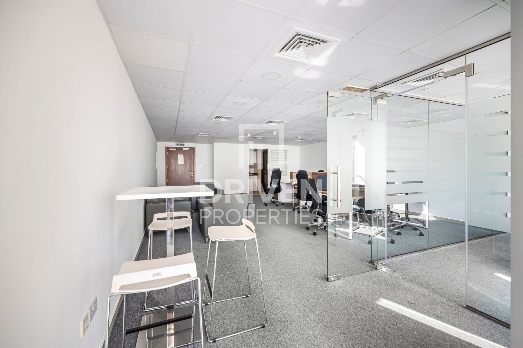 Vacant Fitted and Furnished Close to Metro